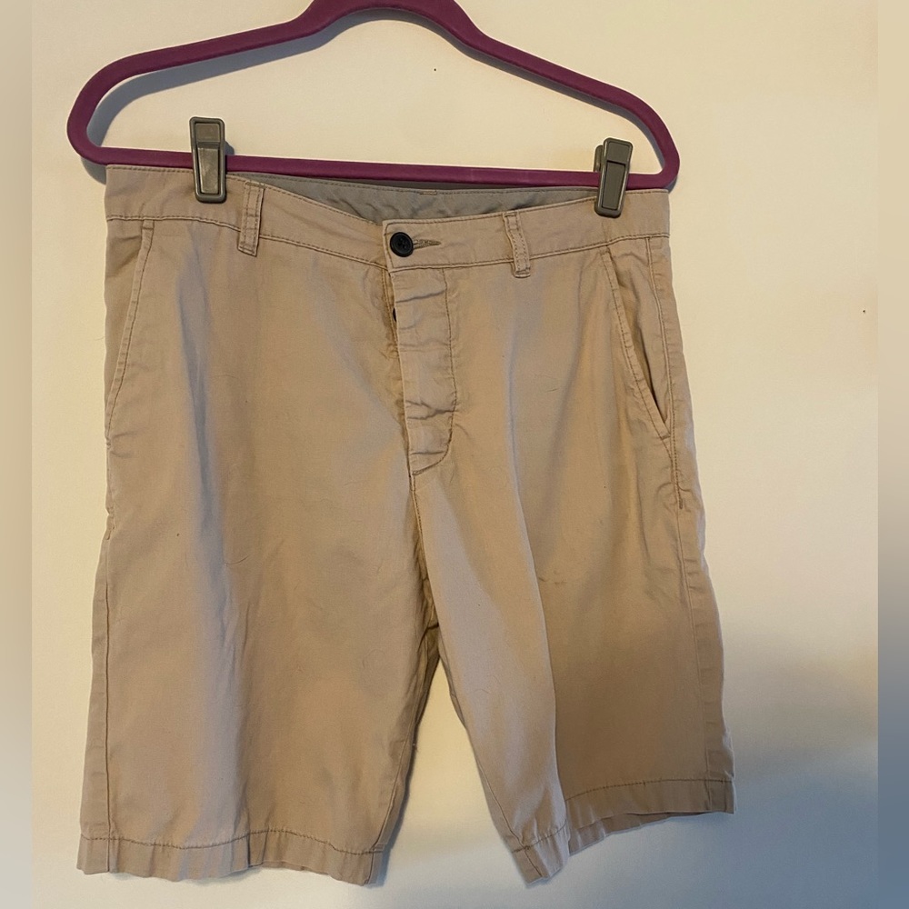 Men’s beige shorts